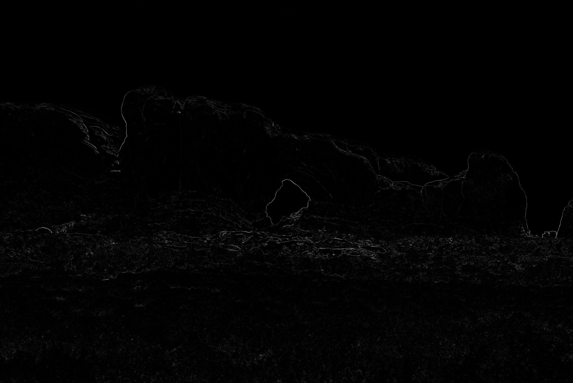 拱门图片中每个像素的能量，用白色显示高能量像素、黑色显示低能量像素来可视化。注意岩层孔洞边缘旁的高能量。