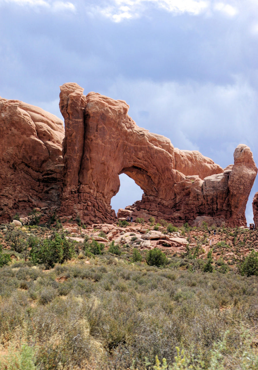 宽度减少了 1024 像素后的拱门图片。